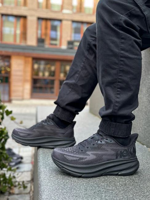 Hoka M Clifton 9 Wide på salg 